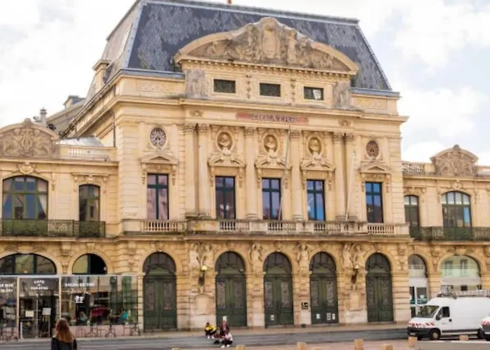 Maison En Triplex Au Centre-ville De *